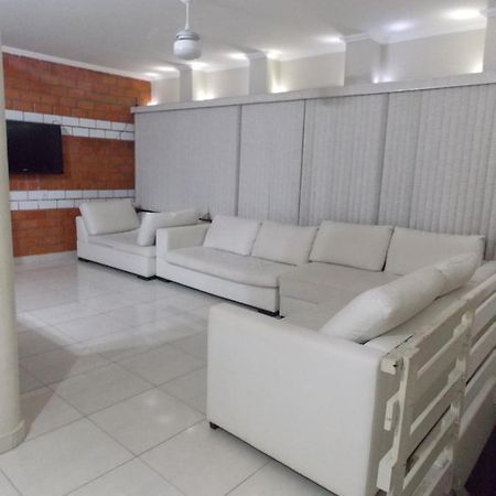 Apartamento Duplex กัวรูจา ภายนอก รูปภาพ